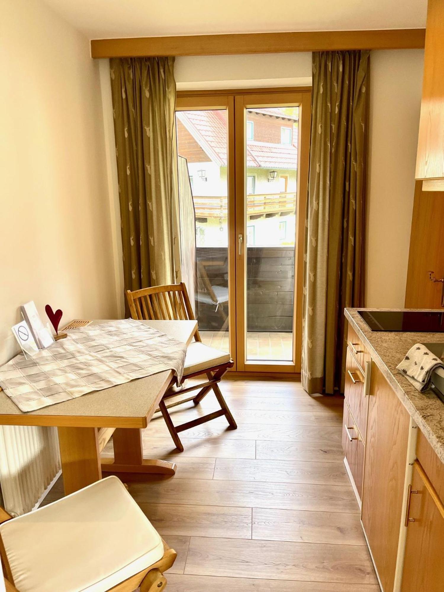 Gastuna Suites Бад Хофгащайн Екстериор снимка
